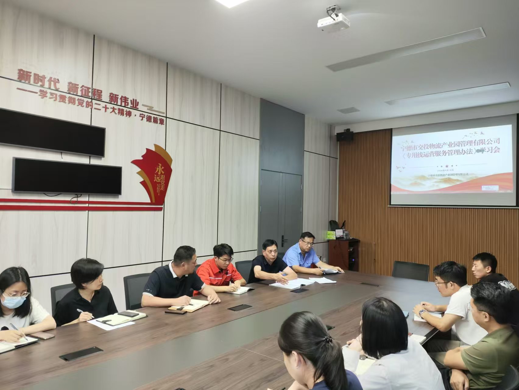 福州鐵路物流中心寧德鐵路物流營業(yè)部領導深入寧德陸港開展愛車宣傳活動，張長明拍攝.jpg